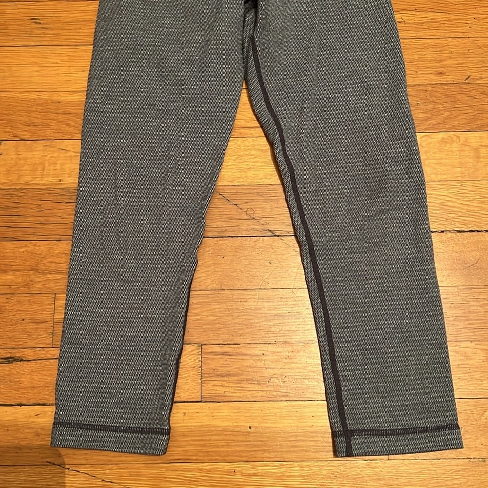 Lululemon Wunder Under Crop Reversible Tights in Grey, size 4 - Picture 5 of 12